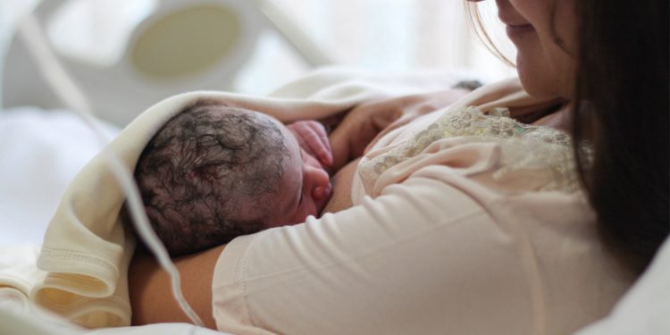 Anne sütünde mikroplastiklere rastlandı; hamilelere "Plastik ambalajlı ürünlerden kaçının" uyarısı