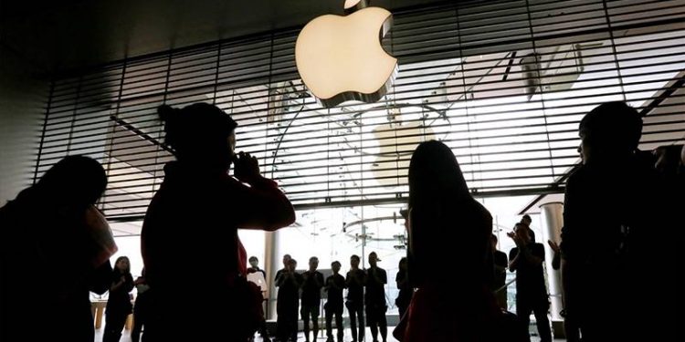 Apple çalışanları ücret müzakeresi için greve gidiyor