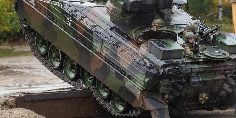 Atina Alman tanklarını Türkiye sınırına konuşlandıracak