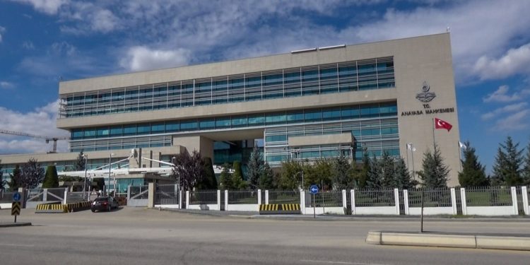 Diyarbakır Barosu’nda AYM’ye “Sansür Yasası” Başvurusu