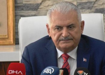 Binali Yıldırım trafik kazası geçirdi