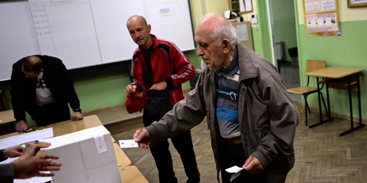 Bulgaristan’da yapılan genel seçimleri sandık çıkış anketlerine göre GERB ilk sırada bitirdi