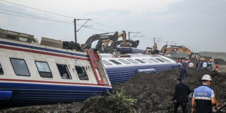 Çorlu tren kazası nedeniyle TCDD yöneticisi Karasu tutuklandı