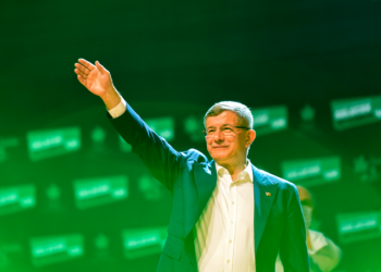 Davutoğlu, İYİ Partili vekile teşekkür etti: "Erzurum’un onurunu korudu"