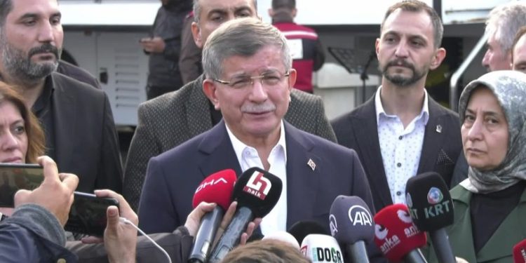 Davutoğlu'ndan maden faciası bölgesinde iktidara çağrı: Ortak akılla neler yapılacağını tartışmamız lazım