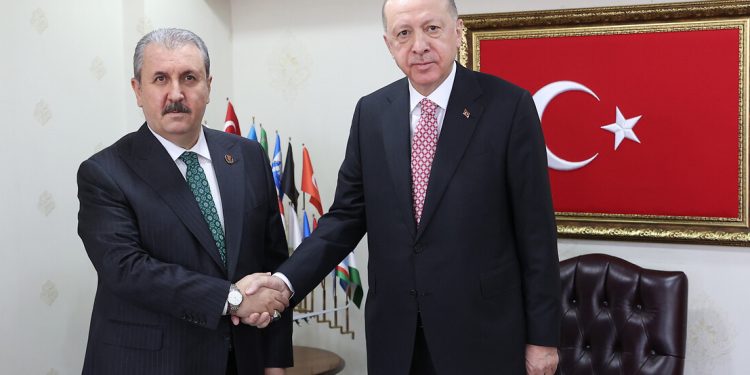 Destici: Türkiye’de ekonomi zorda, sebebi vatan hainleri