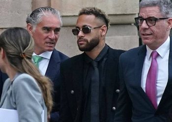 Dünyaca ünlü futbolcu Neymar hâkim karşısında: 5 yıl hapsi isteniyor!