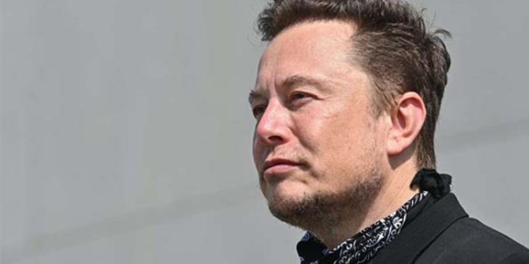 Elon Musk'tan geri adım: Ukrayna'ya Starlink hizmeti sunmaya devam edecek