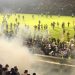 Endonezya’da futbol maçında izdiham: 174 ölü
