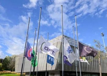 Endonezya'daki stadyum felaketi sonrası FIFA merkezinde bayraklar yarıya indirildi