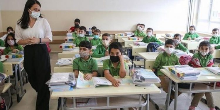 Erdoğan 'eğitim tamamen ücretsiz' dedi, rakamlar yalanladı: Okumanın maliyeti yüz binlerce lira!