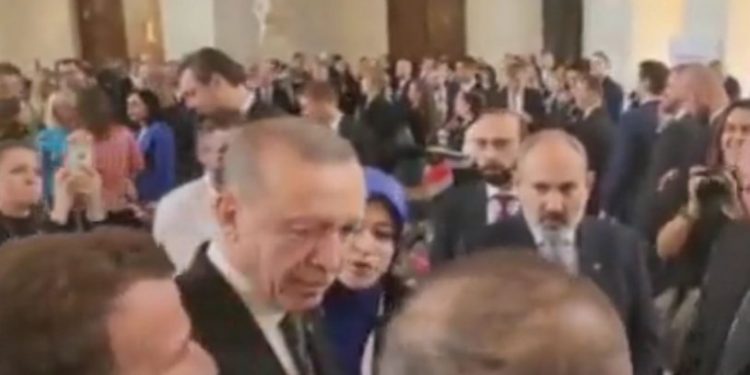 Erdoğan'dan Macron'a ilginç teklif: Gel seni de alalım Türk Birliği'ne