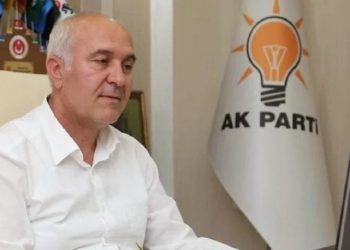 Erdoğan'ın danışmanının kardeşine yumruk attı, istifa etti!