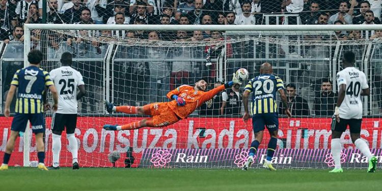 Ersin Destanoğlu'na derbi motivasyonu: Bir yersen iki atarız