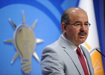 Eski Bakan Hüseyin Çelik, Erdoğan’ı eleştirdi: Çarpık kader anlayışına Mehmet Akif’in diyecekleri var