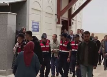 Eski Danıştay üyesi Haşim Güney, oğlunun cenazesine elleri kelepçeli katıldı