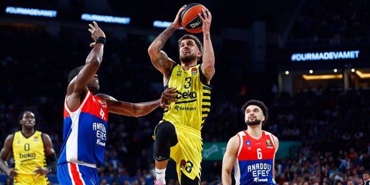 Euroleague'deki Türk derbisinde Fenerbahçe Beko kazandı!
