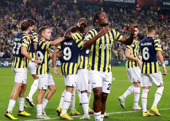 Fenerbahçe evinde Larnaca'yı devirdi, grupta liderliğe yükseldi
