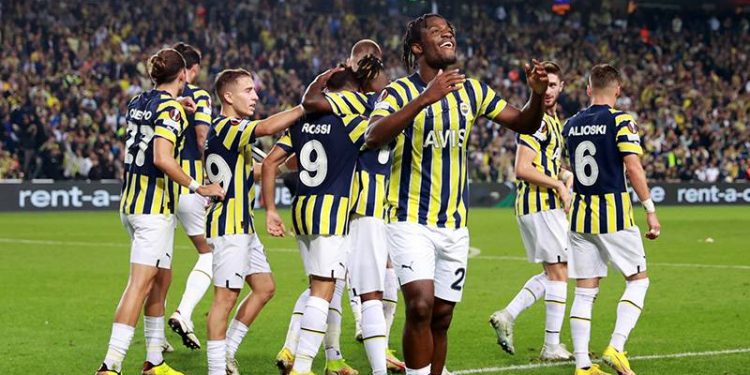 Fenerbahçe evinde Larnaca'yı devirdi, grupta liderliğe yükseldi