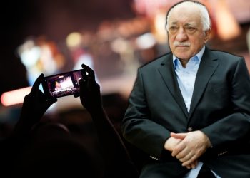 Fethullah Gülen: Kutuplaşmalara karşı gönül köprüleri kuruluyor