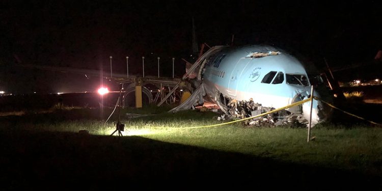 Filipinler'de yolcu uçağı pistten çıktı