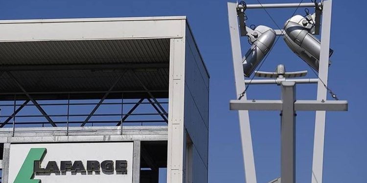 Fransız çimento devi Lafarge, IŞİD'e yardım ettiği yönündeki suçlamaları kabul etti