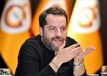 Galatasaray Başkanvekili Erden Timur'dan sert açıklamalar:  VAR'ın başında hep aynı iki hakem var; bu kurguyu bozar, yapanın başına yıkarız