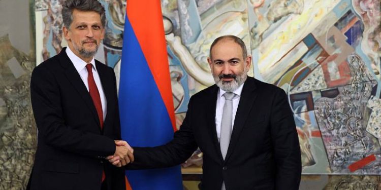Garo Paylan Ermenistan Başbakanı Paşinyan ile görüştü