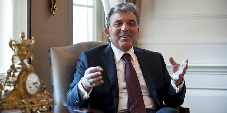 Gül’den Kılıçdaroğlu’na başörtüsü desteği: Tebrik etmek gerek