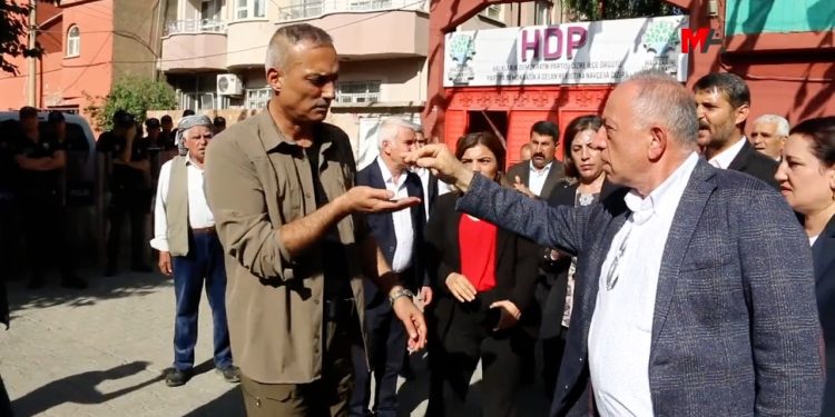 HDP: Cizre’de milletvekilimize mermi çekirdeği fırlatıldı