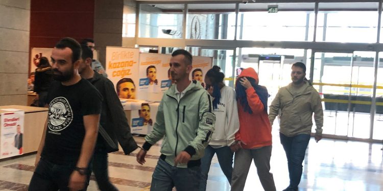 Hasta yatağındaki yaşlı kadına eziyet eden 4 kişi tutuklandı