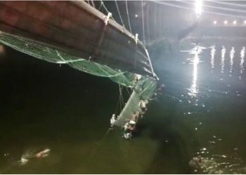 Hindistan’da köprü çöktü; en az 32 ölü