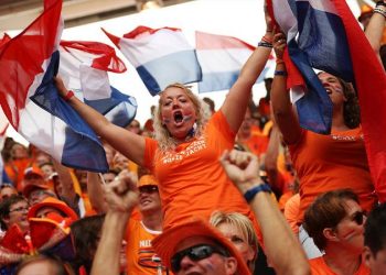 Hollanda’da yapılan bir araştırmaya göre ‘her 10 futbolcudan biri kendi liglerindeki maçlara bahis oynuyor'