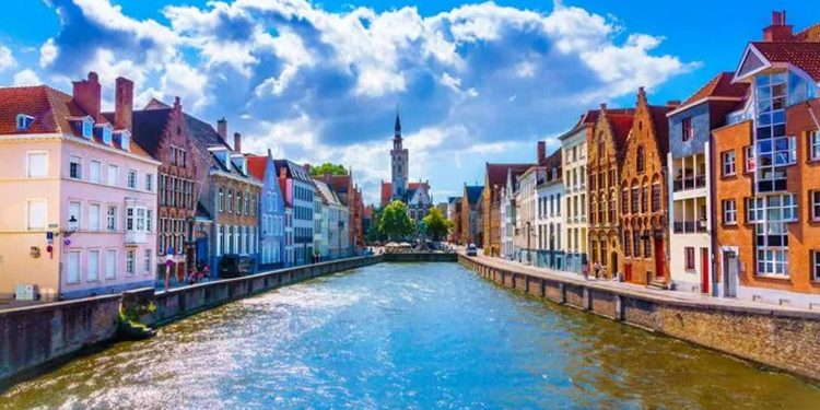 Hollandalı kadın ‘çok sevdiği’ için Belçika’nın Brugge kentine 5 milyon euro bağışladı