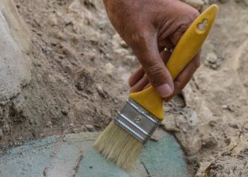 IŞİD'in yıktığı tarihi kapının altından 3 bin yıllık eser çıktı