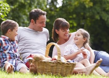 İngiltere'de yeni dil kılavuzu yayımlandı: Yasaklanan kelimeler arasında 'anne' ve 'baba' da var