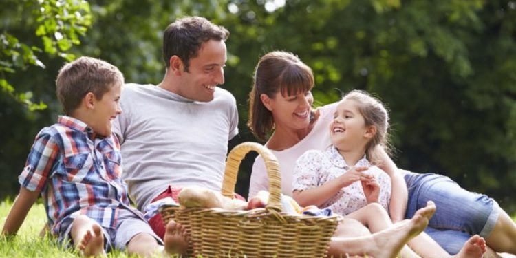 İngiltere'de yeni dil kılavuzu yayımlandı: Yasaklanan kelimeler arasında 'anne' ve 'baba' da var