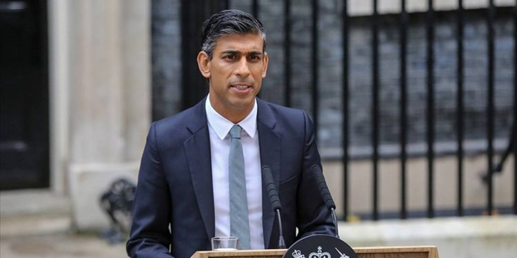 İngiltere'de yeni kabine belli oldu