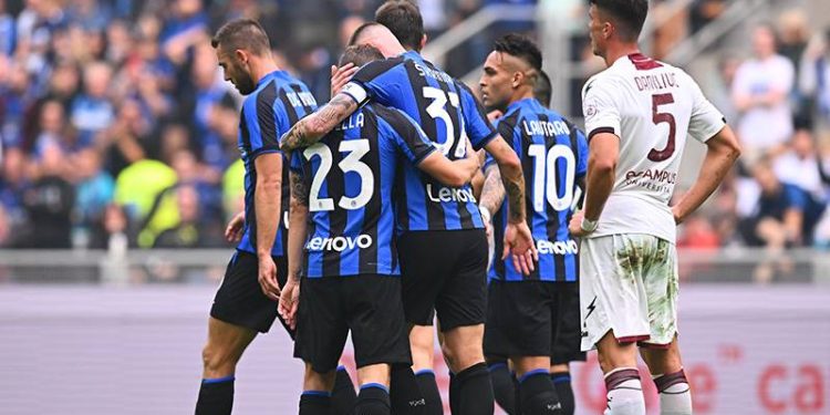 Inter, üç puanı iki golle aldı