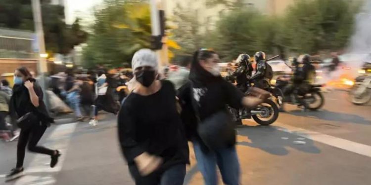 İran'da Amini protestoları: Zahidan savaş alanına döndü, ölü sayısı 100'ü geçti