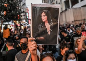 İran’da ayaklanmanın sembolü olan ‘İçin’ şarkısını yazan müzisyen tutuklandı