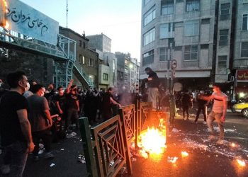 İran’da bir çocuk güvenlik güçleri tarafından öldürüldü