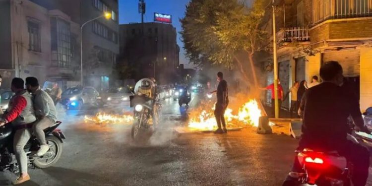 İran'da molla rejimi gösterilerin faturasını Kürtlere kesti: Ülkeyi bölmeye çalışıyorlar