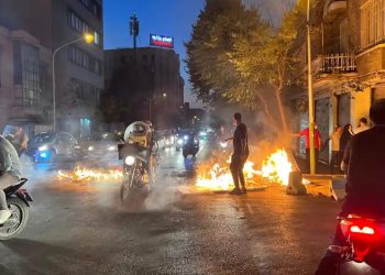 İran'da protestolar okullara yayıldı; yetkililer "Gözaltına alınanlar yargılama bitene kadar serbest kalamayacak" dedi