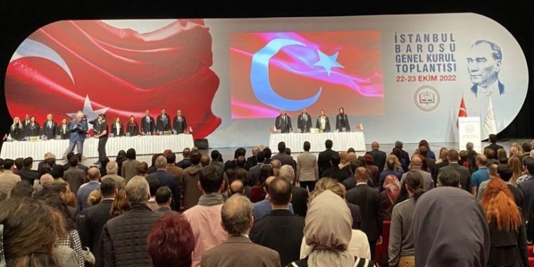 İstanbul Barosu’nda nefes kesen yarış: Dünyanın en büyük barosunun yeni başkanı Filiz Saraç