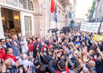 İzmirli işçilerden Soyer'e destek mitingi: Asla yalnız yürümeyeceksin