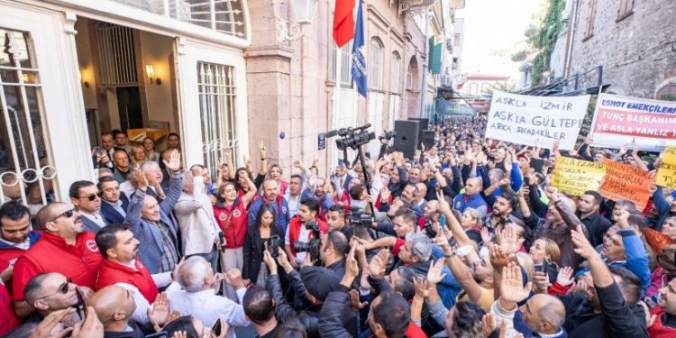 İzmirli işçilerden Soyer'e destek mitingi: Asla yalnız yürümeyeceksin