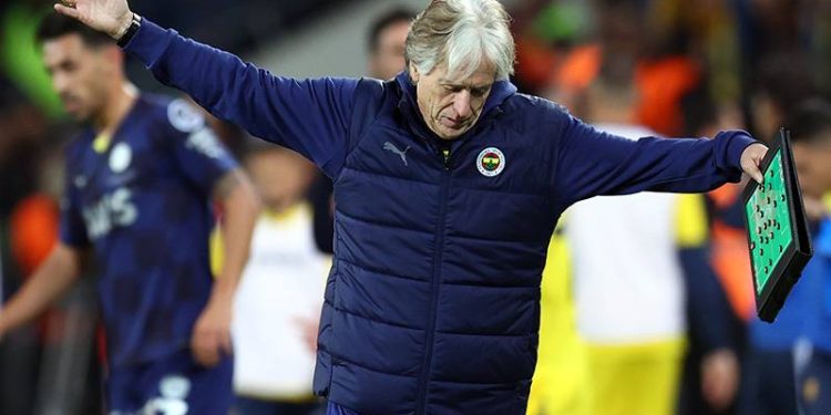 Jesus'tan Fenerbahçe taraftarına Altay Bayındır çağrısı