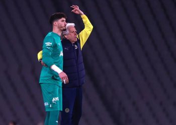 Jorge Jesus, Altay Bayındır'ı alkışlattı