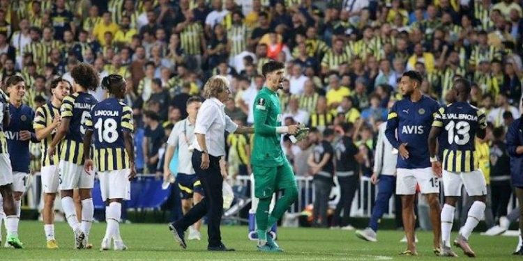 Jorge Jesus'dan Altay Bayındır'a destek: “Türkiye'nin en iyi kalecisi, 1 numaramız sensin"